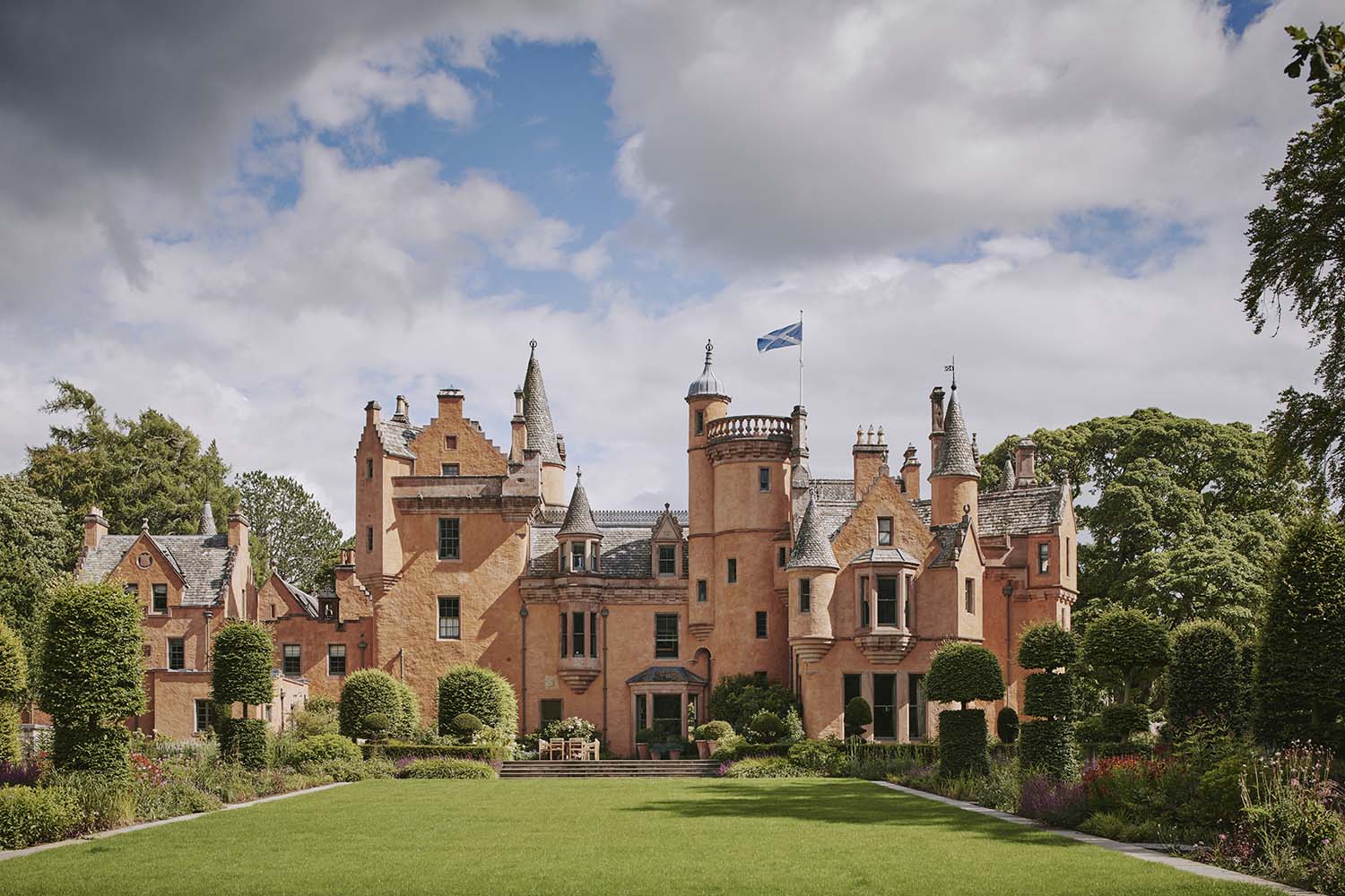 Aldourie Castle Estate Scotland Loch Ness Luxury, The Aficionados