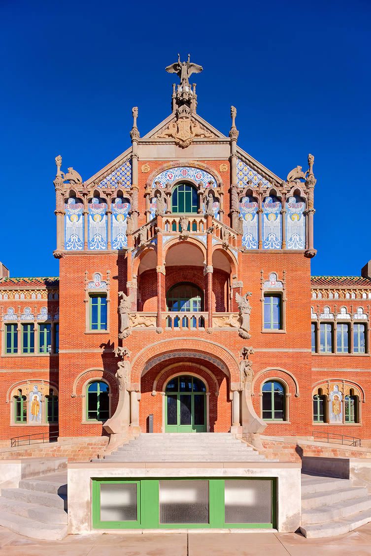 A complex built between 1901 and 1930, Hospital de Sant Pau was incredibly fully functioning until June 2009—undergoing restoration for use as a museum and cultural centre recently