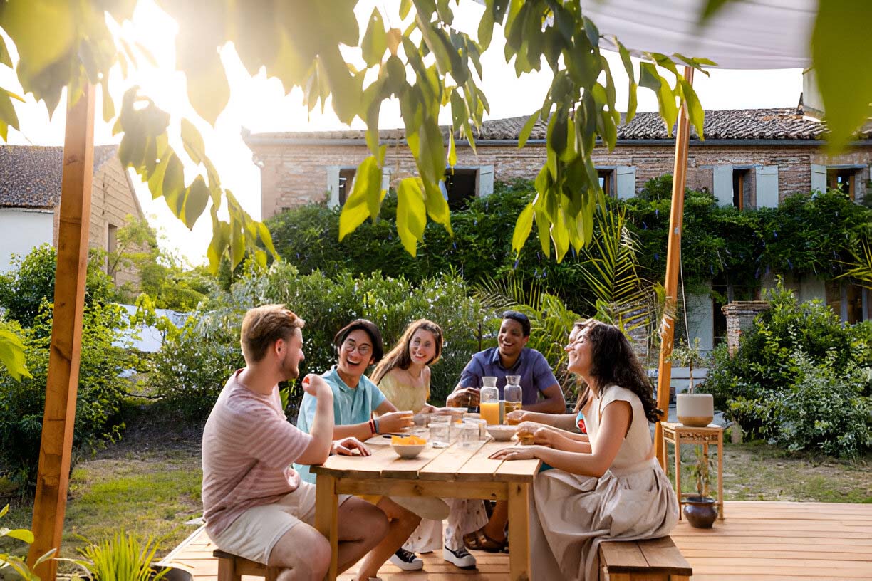 How to Design an Outdoor Dining Room