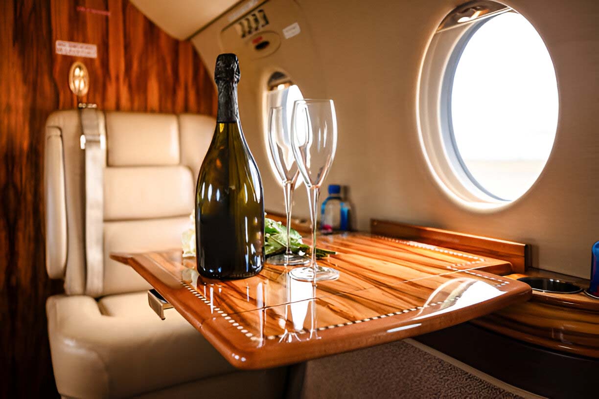 Gourmet at 40,000 Feet: How Private Jet Travel Elevates the Culinary Experience