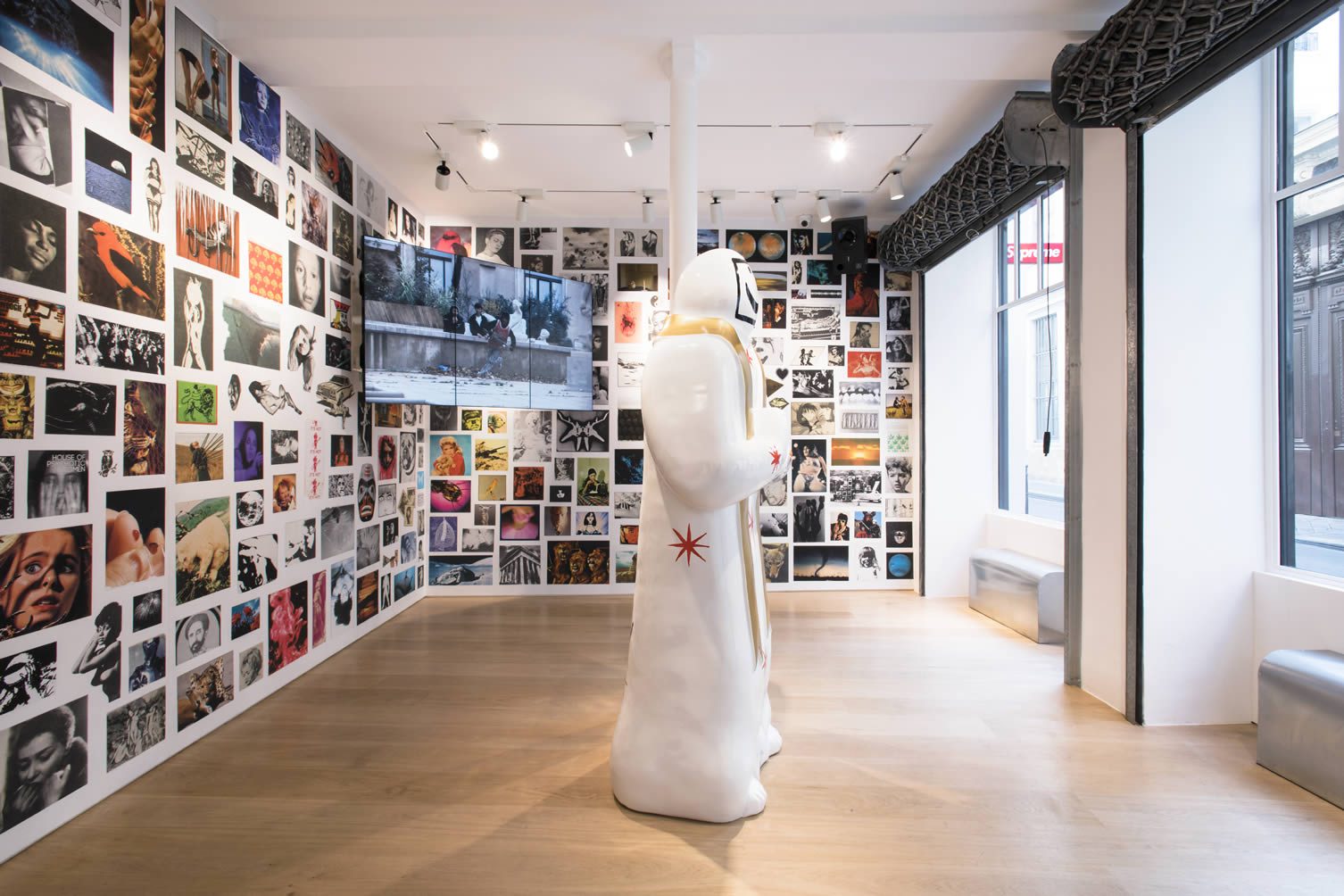 Supreme Paris Store  Shopping in Le Marais, Paris